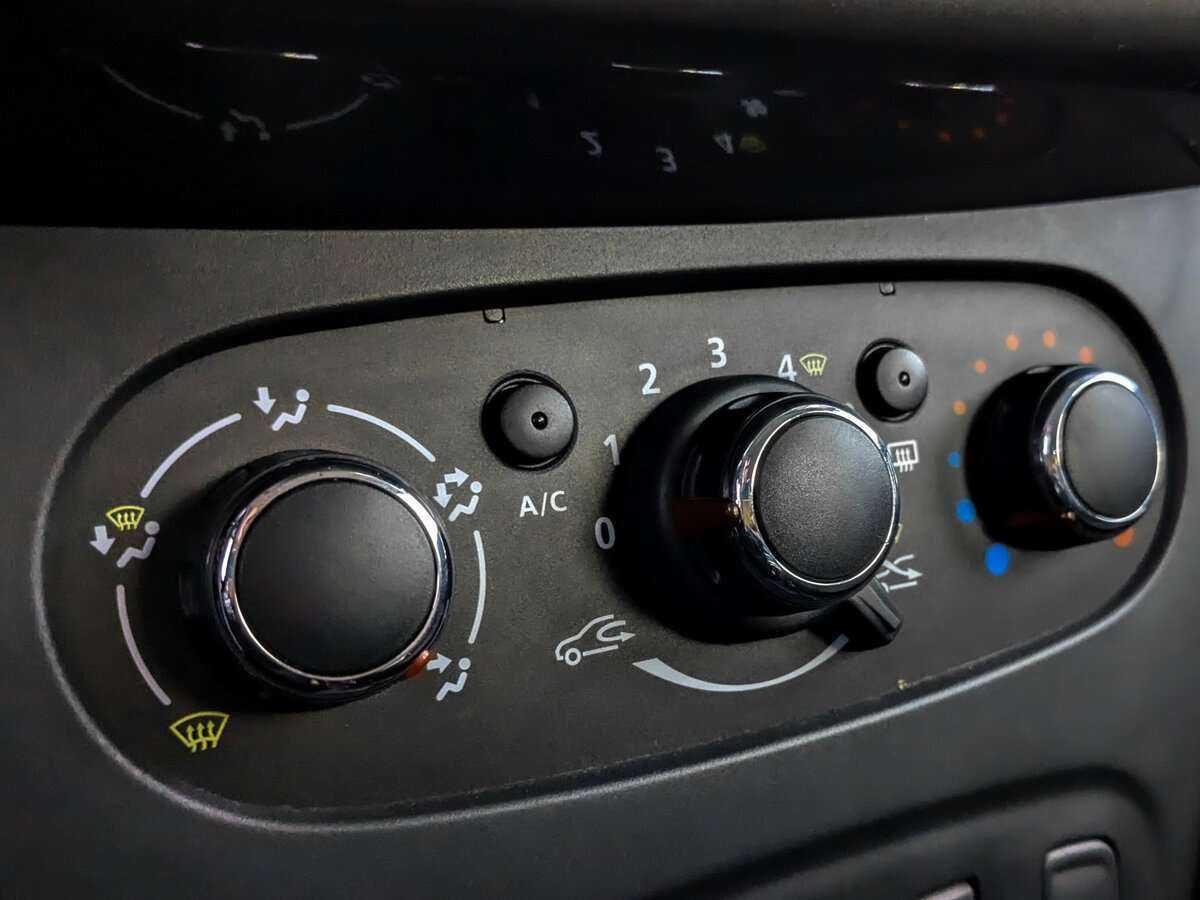 Рено Логан б/у, 2017, Автоматическая. Фото: #20