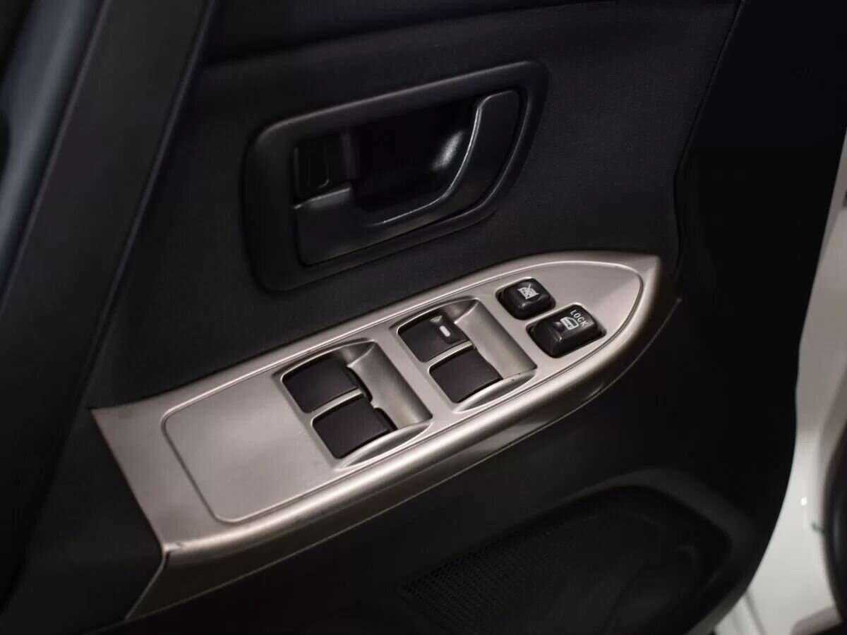 Митсубиши Паджеро б/у, 2015, Автоматическая. Фото: #12