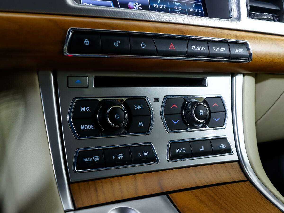 Ягуар ИксФ б/у, 2013, Автоматическая. Фото: #13