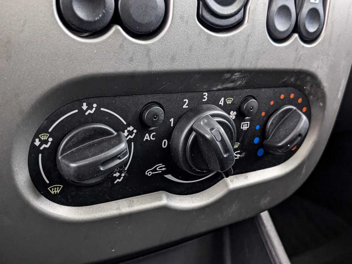 Рено Сандеро б/у, 2012, Механическая. Фото: #16