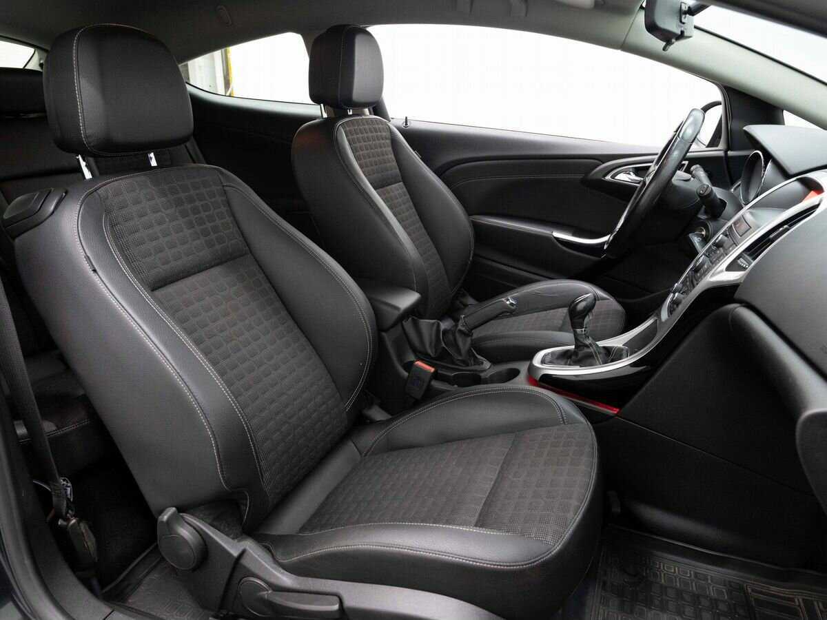 Опель Астра б/у, 2013, Механическая. Фото: #11