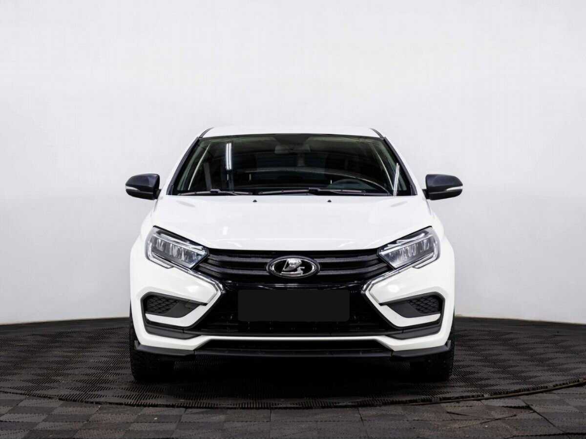 Лада (ВАЗ) Веста б/у, 2023, Механическая. Фото: #1