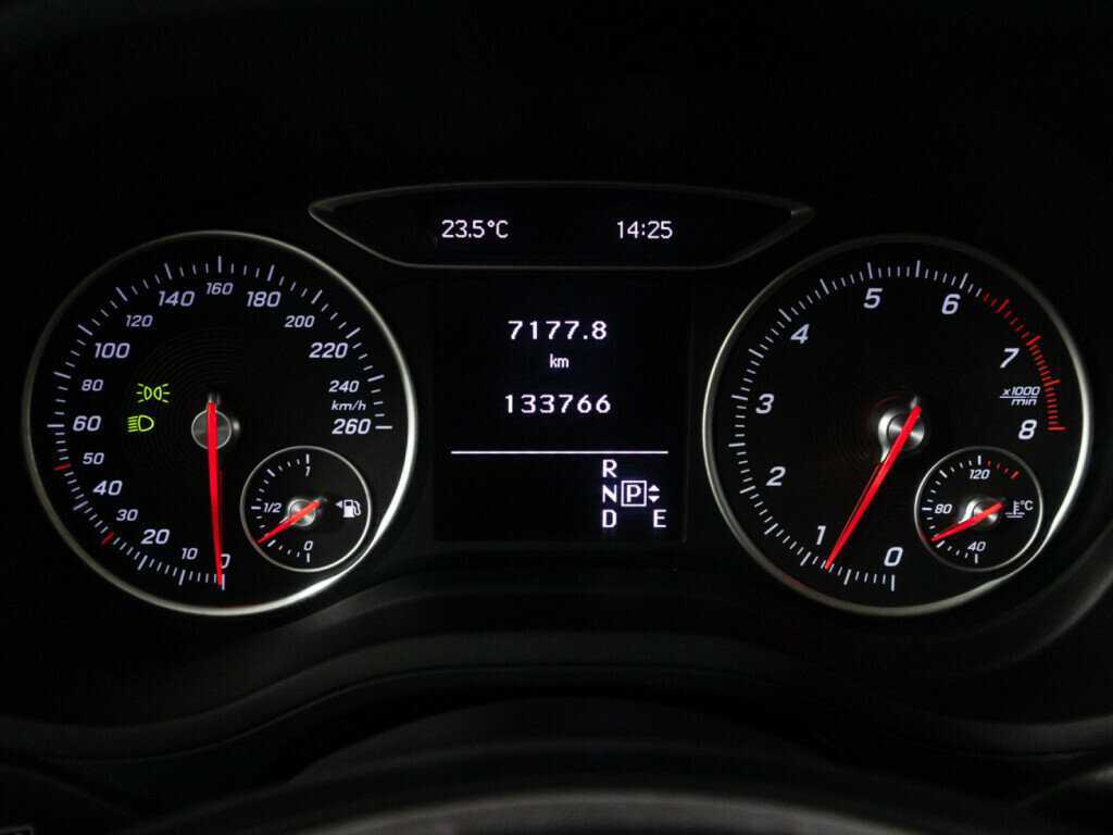 Мерседес-Бенц Б-Класс б/у, 2015, Роботизированная. Фото: #11