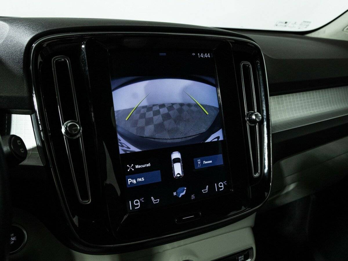 Вольво ИксЦ40 б/у, 2018, Автоматическая. Фото: #16
