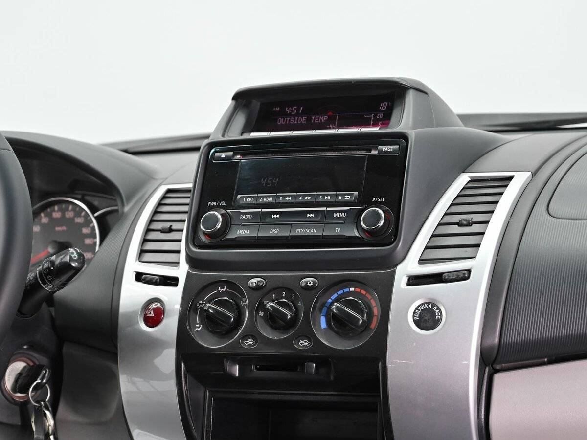 Митсубиши Паджеро Спорт б/у, 2014, Механическая. Фото: #9