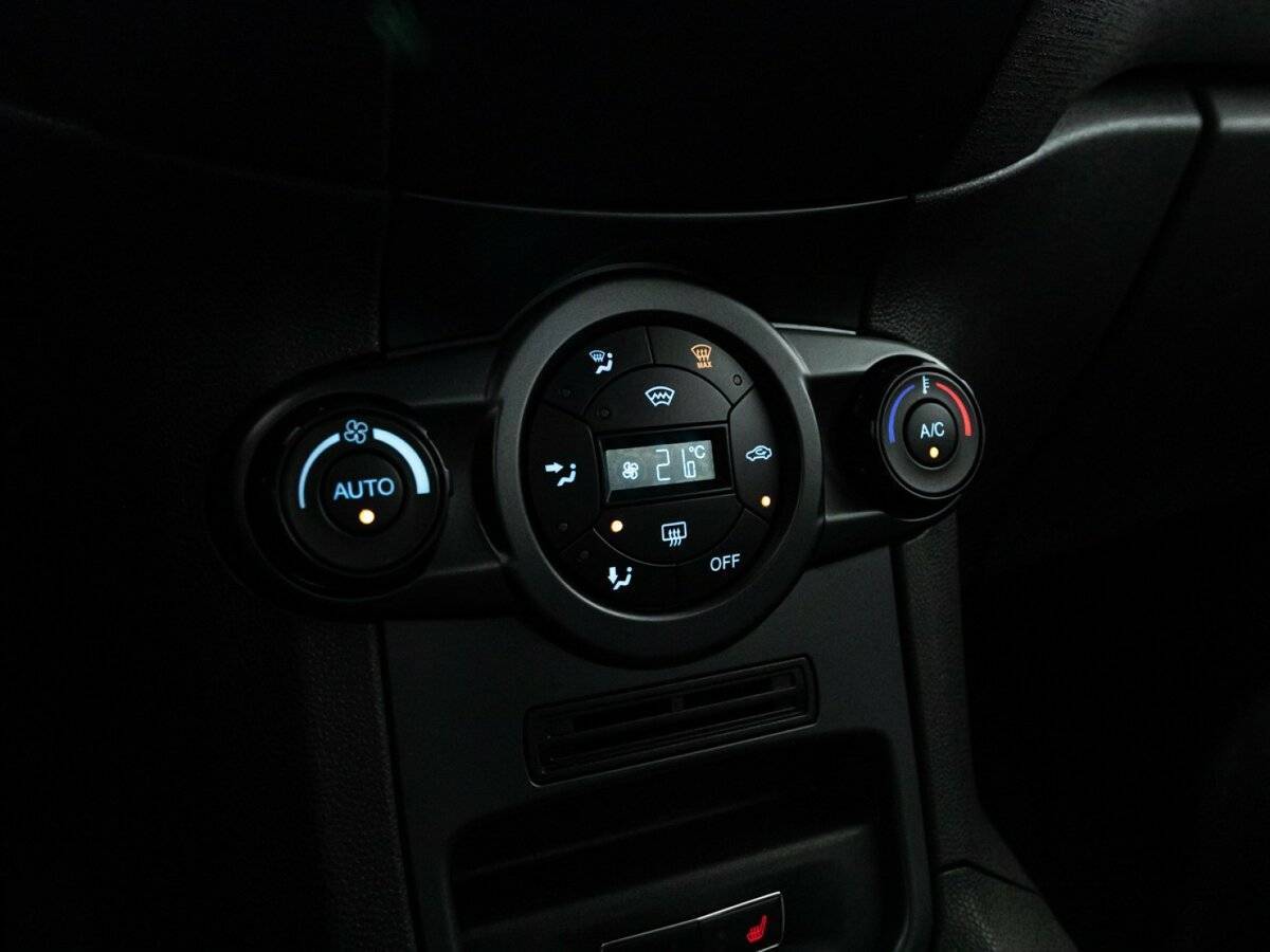 Форд Фиеста б/у, 2015, Механическая. Фото: #15